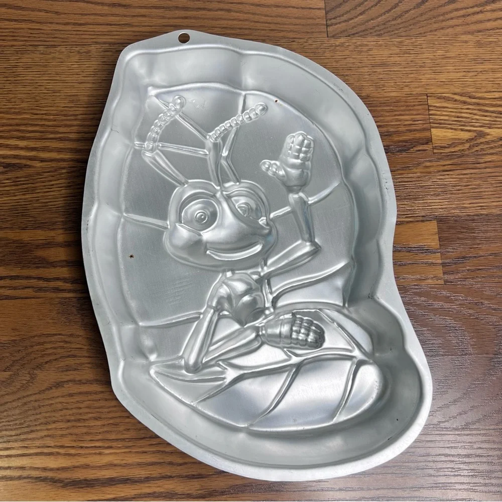 Wilton 1998 Disney Pixar Bugs Life Flik Cake Pan